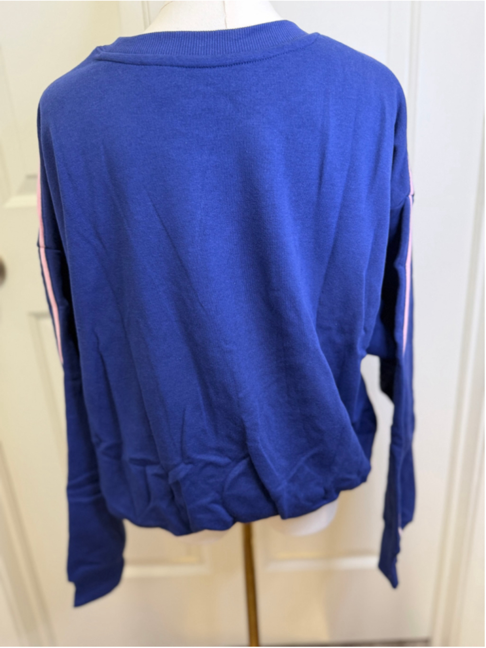 Hello Kitty & Friends Women’s Bubble Hem Graphic Sweatshirt Navy Blue L NWT - Picture 4 of 7